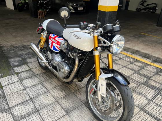 TRIUMPH THRUXTON R 